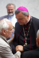 Bischof Wiesemann mit Helmut Jost